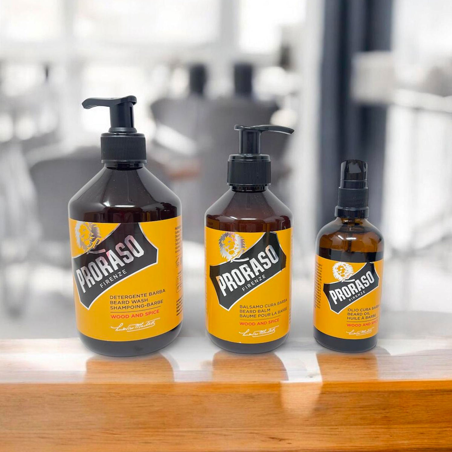 Kit Proraso Cura Barba Balsamo Cura Barba Wood & Spice 300 ml  Detergente Cura Barba Wood & Spice Proraso 500 ml  Olio da Barba Wood & Spice 100 ml Proraso